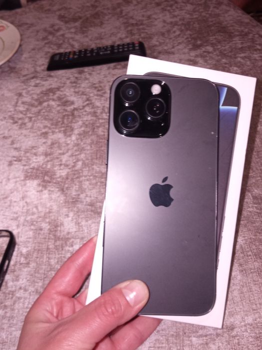 Продам айфон 16 про макс  60000