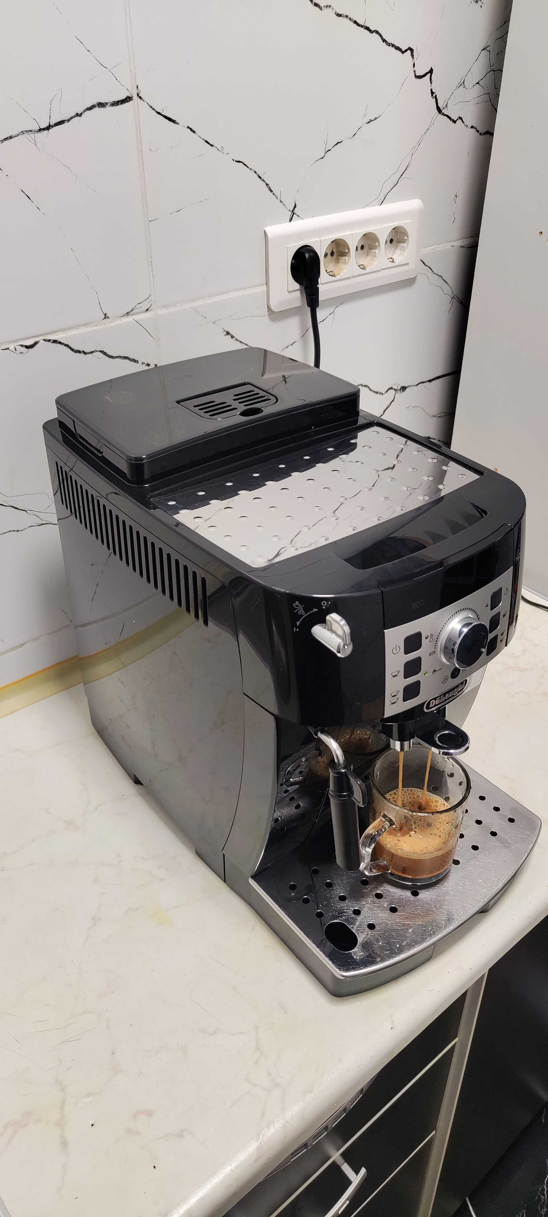 Espressor DeLonghi Magnifica S ECAM 22.110.B Aparat cu Cafea Boabe