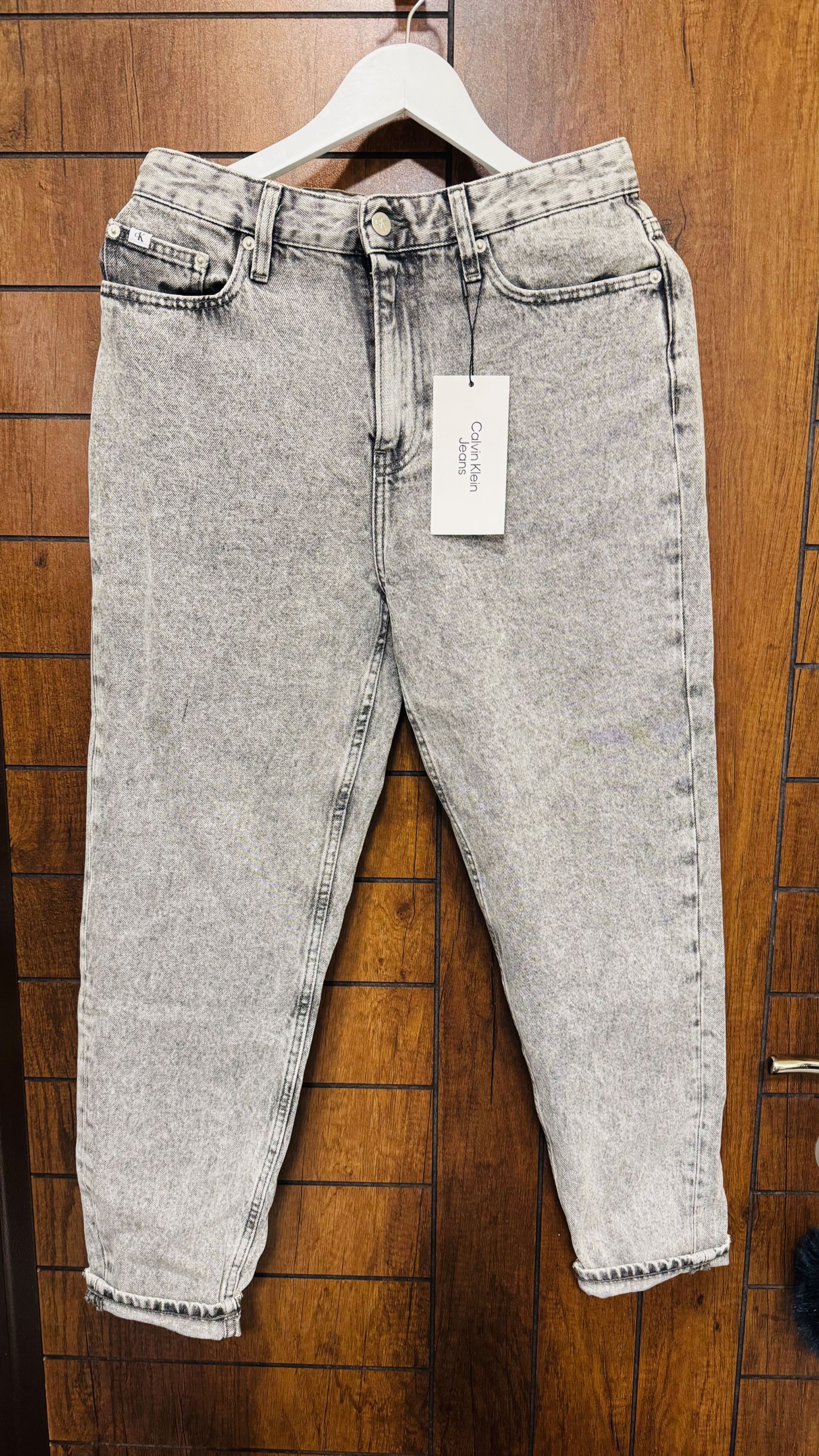 Calvin Klein mom jeans нови и оригинални