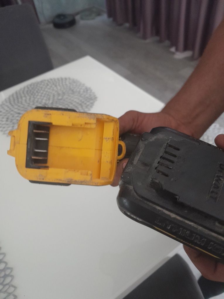 Винтоверт Dewalt DCD777