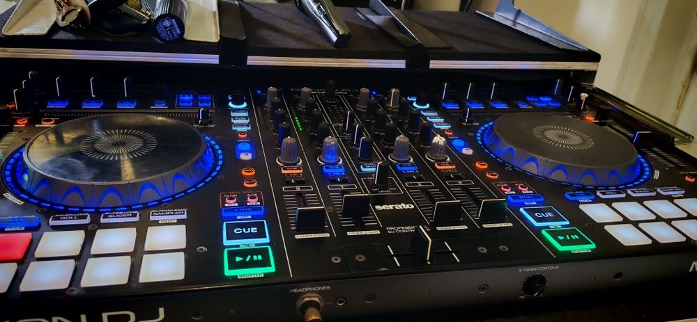 Vând consola dj Denon mc7000