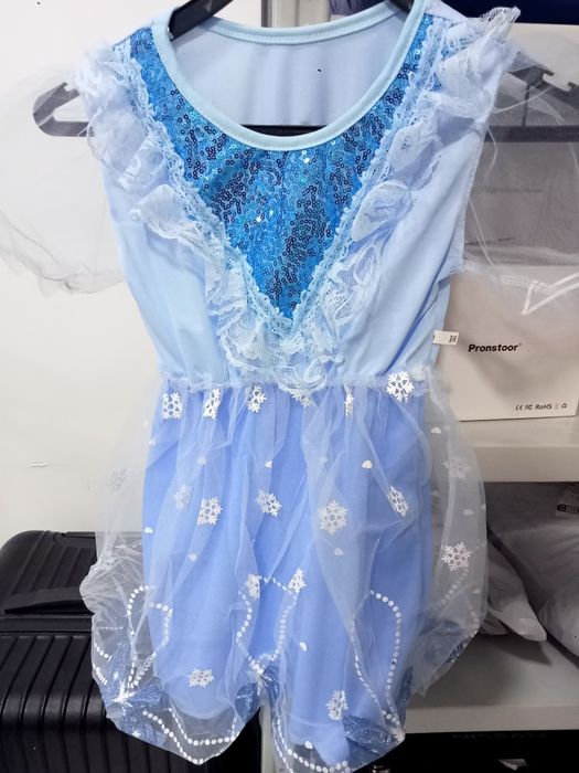 Новое платье принцессы + корона + волшебная палочка