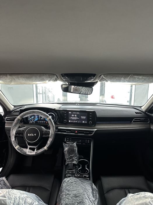 Kia  K5.  full
