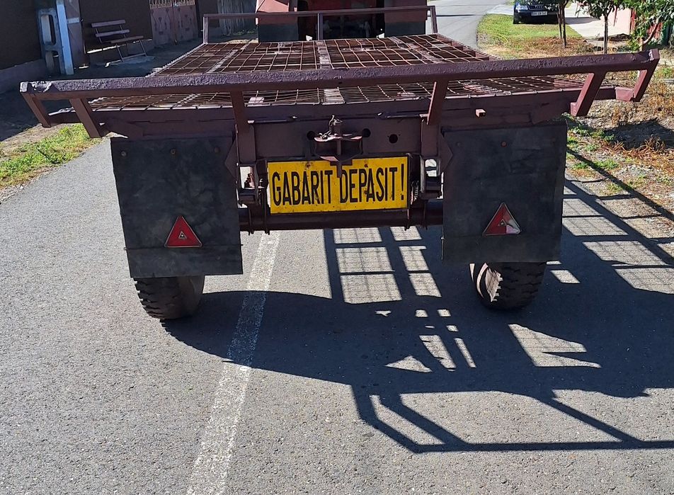 Vând platforma baloți