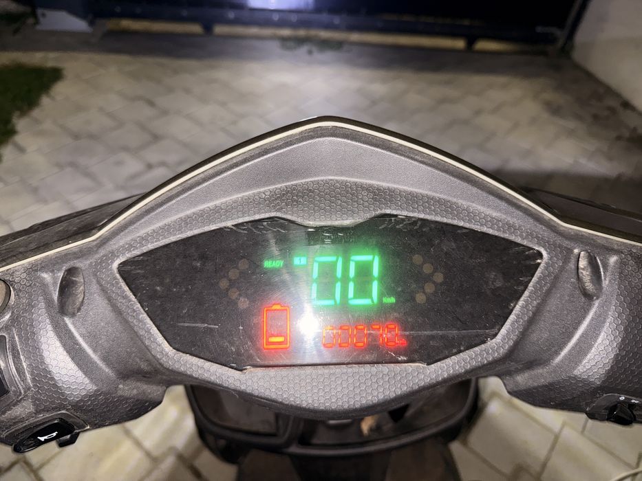 Vand scuter electric