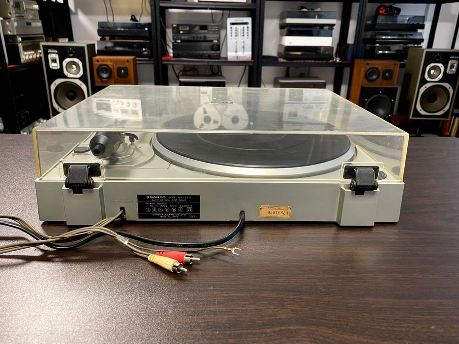 Отличен грамофон Sanyo