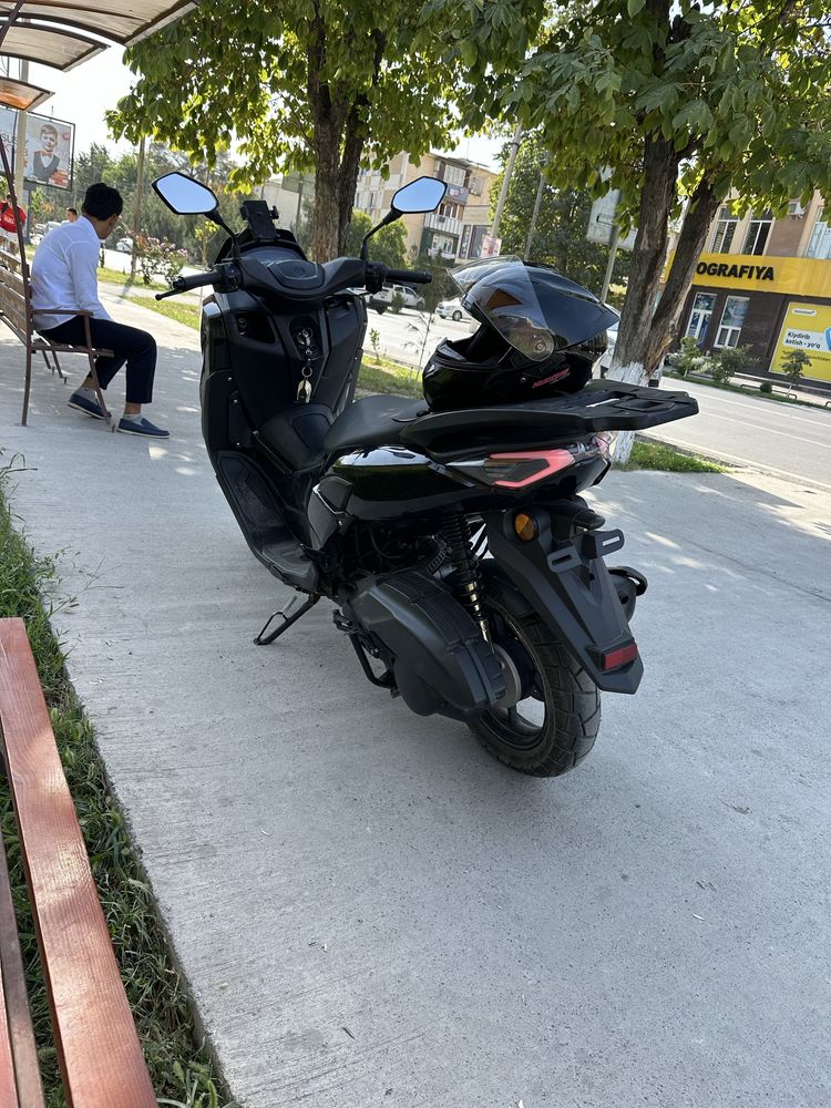 yamaha N max  Skutr