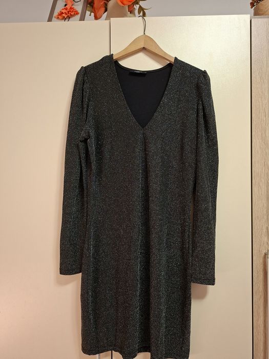 Рокля със сребристи нишки Reserved L