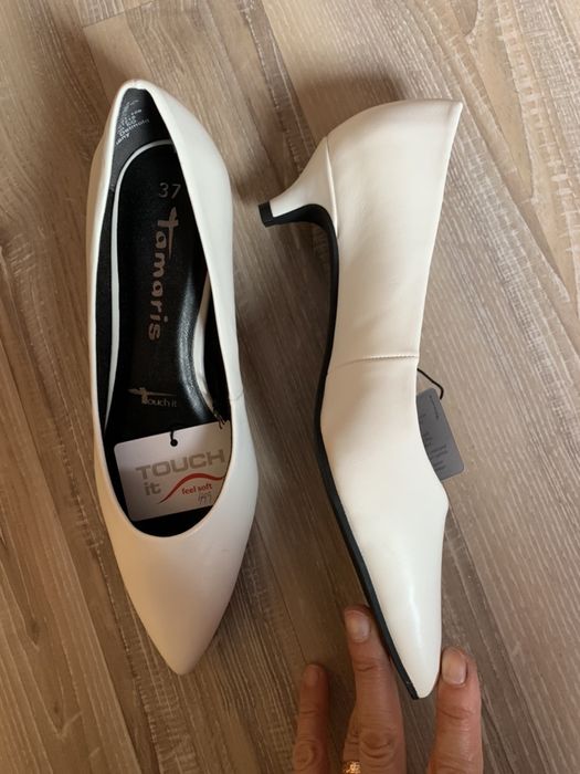 Vând pantofi Tamaris(37)superbi.