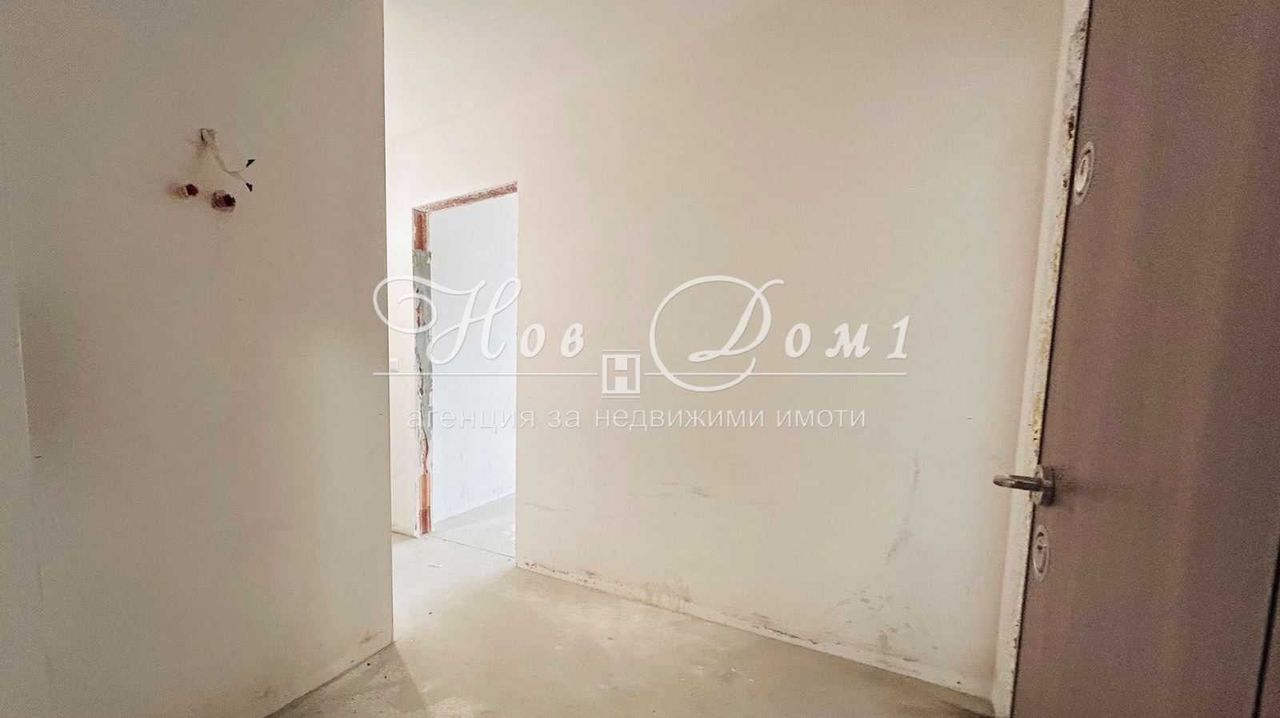 Продава се Тристаен апартамент в Варна, Възраждане 1 - 100 кв.м за 1885 €/кв.м - Снимка #13
