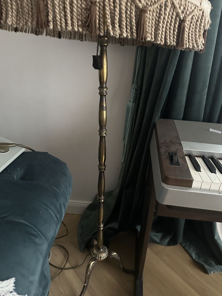 Lampadar vintage  pe picior metalic