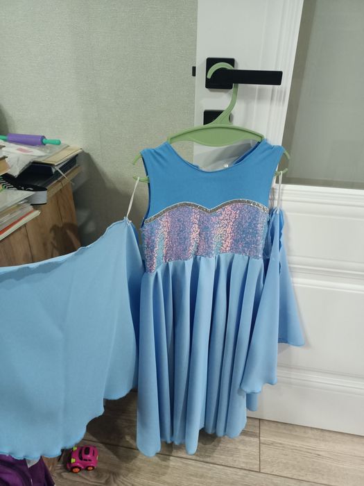 Продам платья на 10 .-11 лет