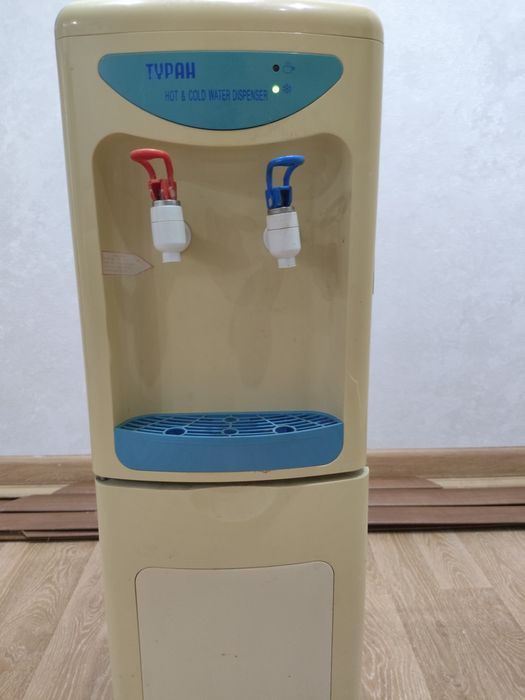 Диспенсер (кулер) для воды