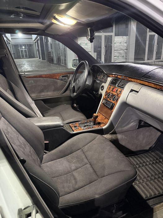 Mersedes Benz 210 Arenda