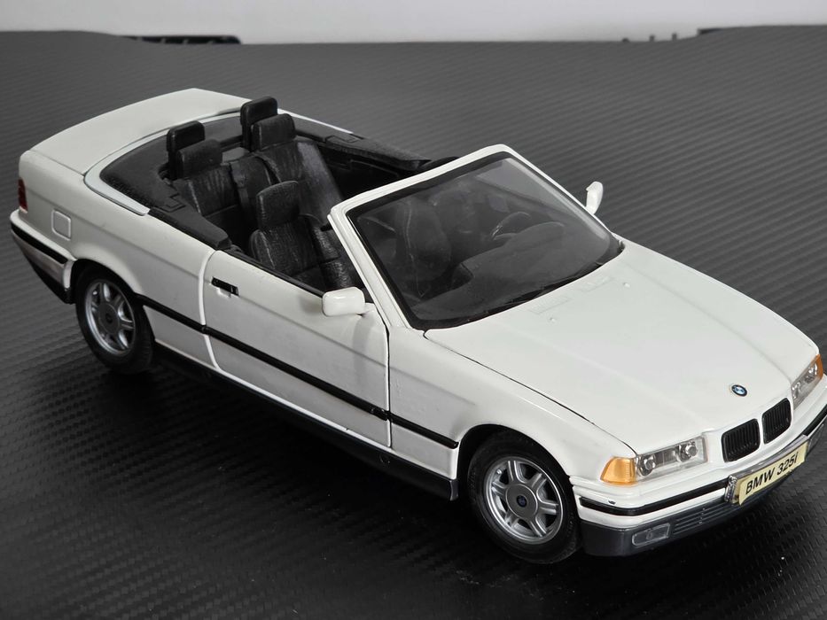 Macheta Auto 1/18 Maisto BMW 325i Alb