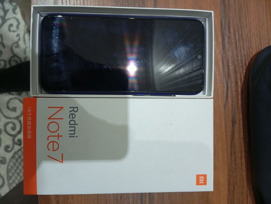 Продаёт Redmi Note 7 в очень хорошем качестве