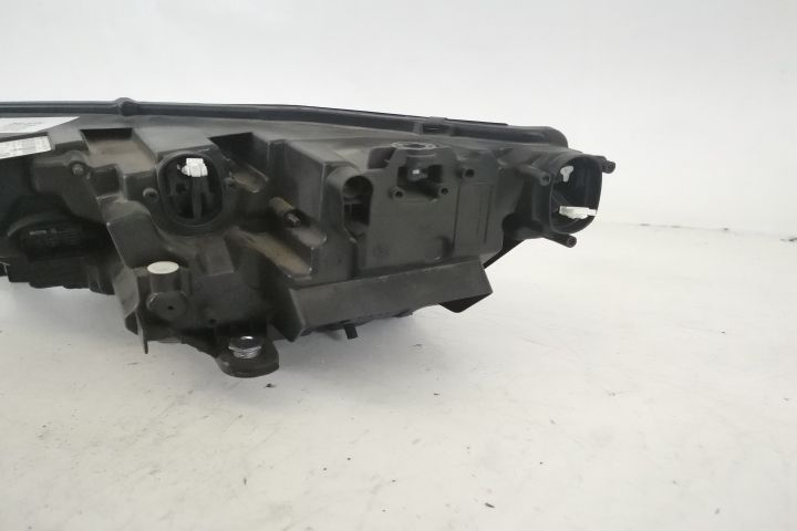 Фар Дясно Оригинален Лед В Добро Състояние Crystal Lighting Шкода Окта