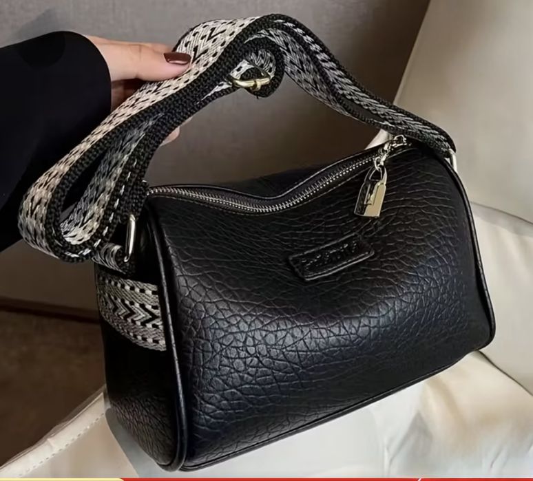 Женская сумочка через плечо