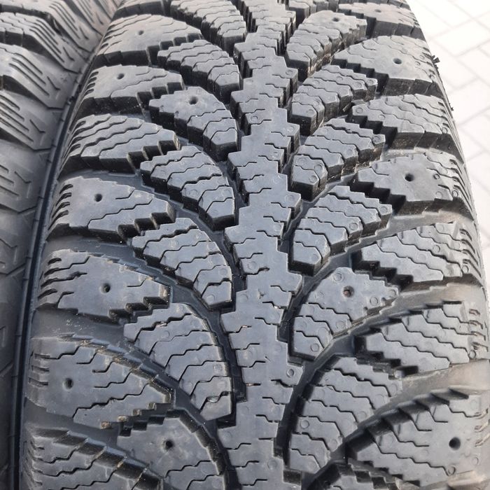 Продам зимние шины 175 65 р14 комплект
