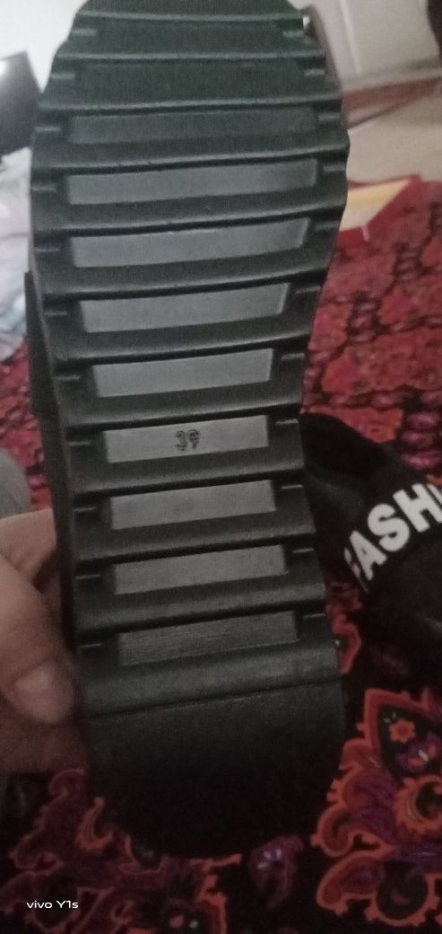 Продаётся женские зимние спортивные туфли