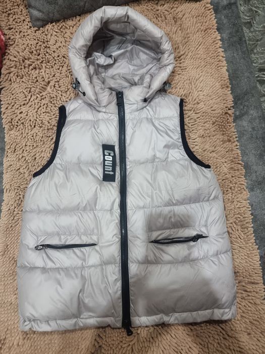 Продам желетку , цена 5000.