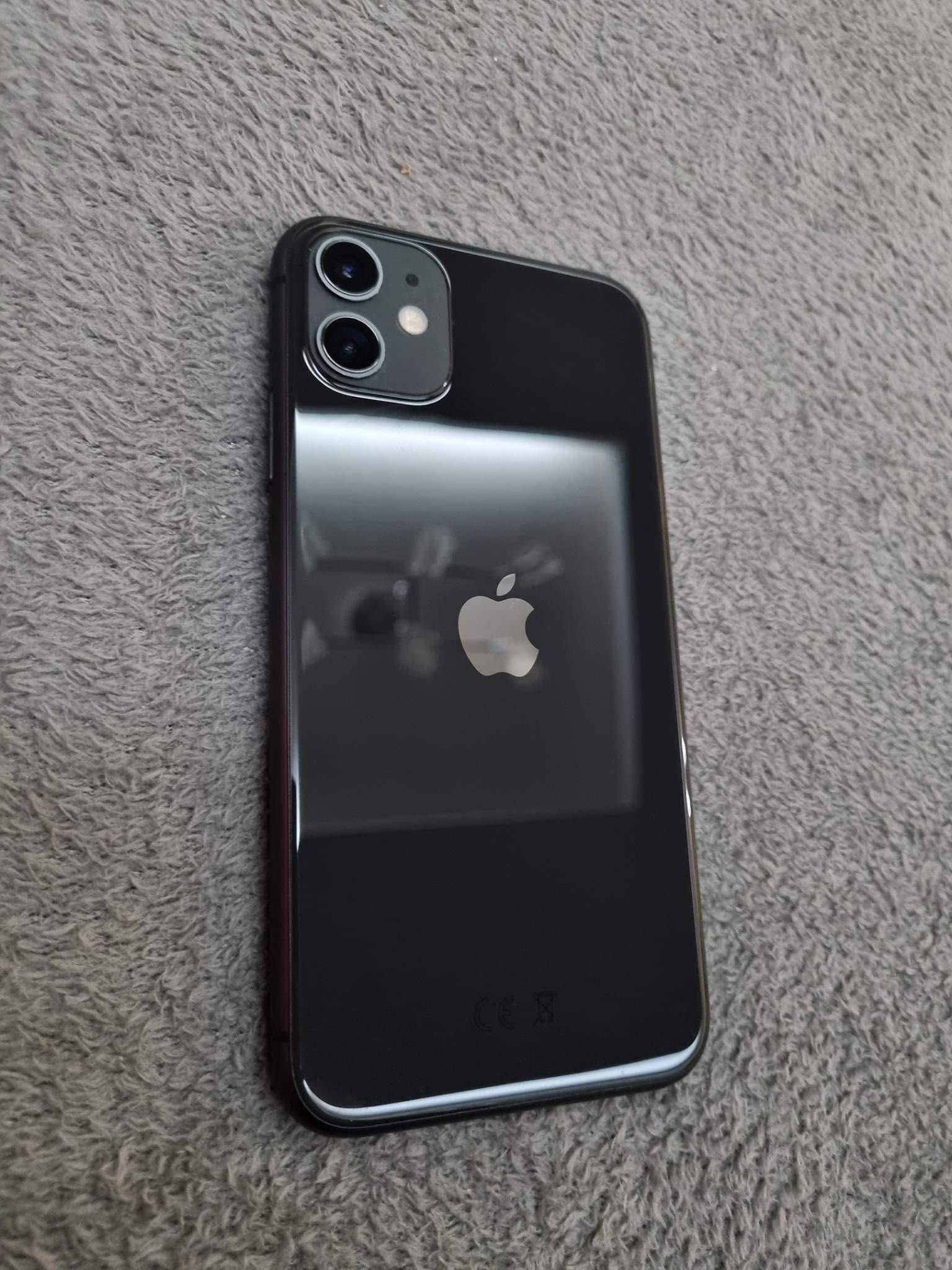 iPhone 11 256gb Черен + три оригинални калъфа