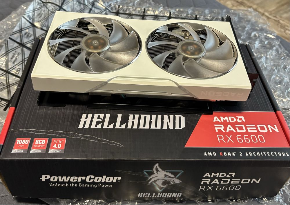 Бял геймърски компютър RYZEN 5 5500, RX6600, 16 ram, 512 ssd, 700W
