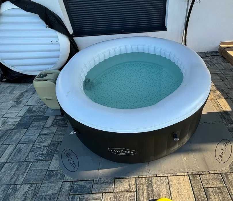 Piscină cu hidromasaj LAY-Z-SPA Miami Bestway