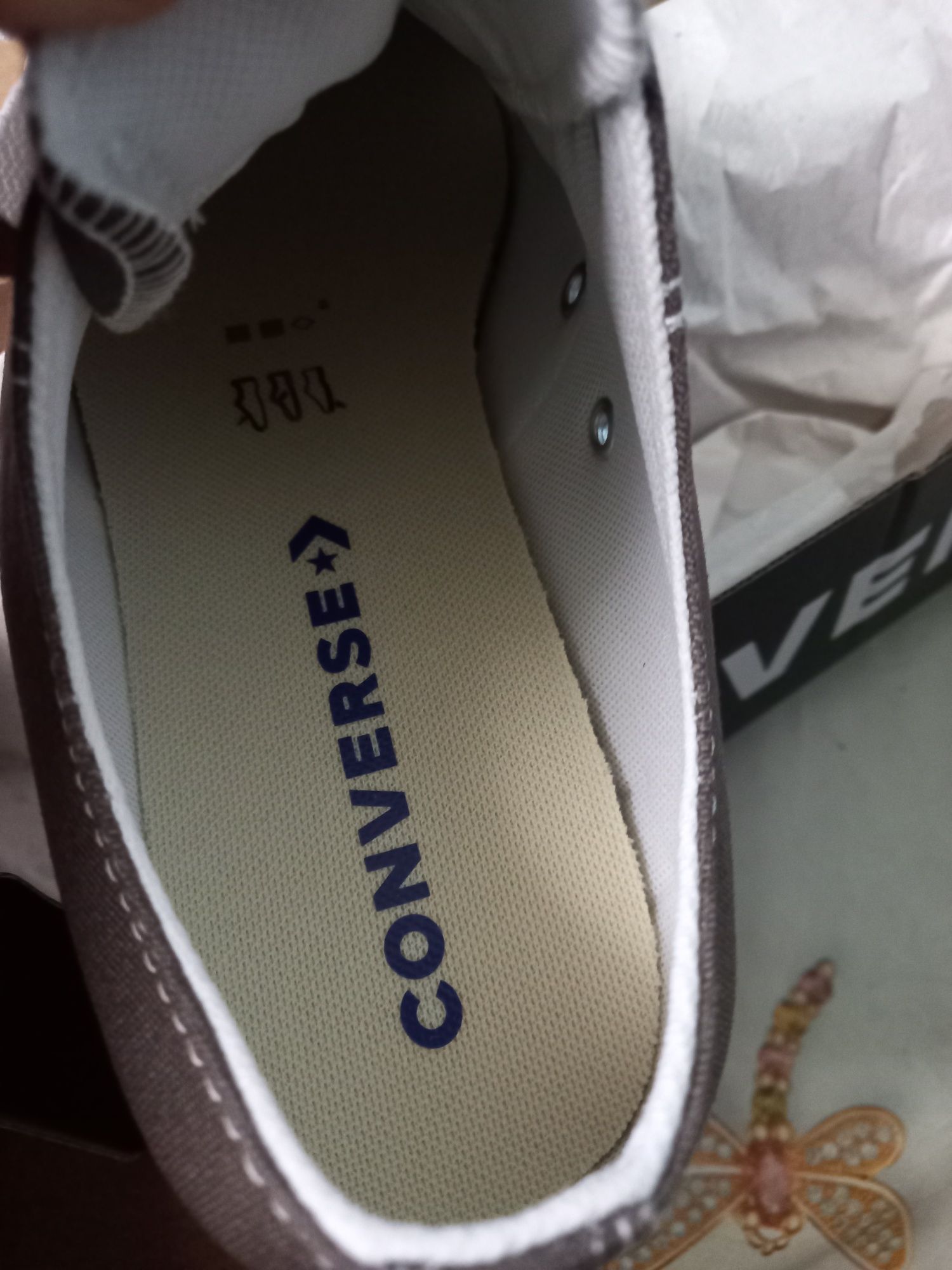 Vând Converse nr.42