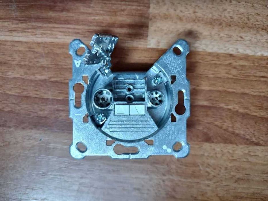 Prize TV(intermediare), Triax GEDU 10