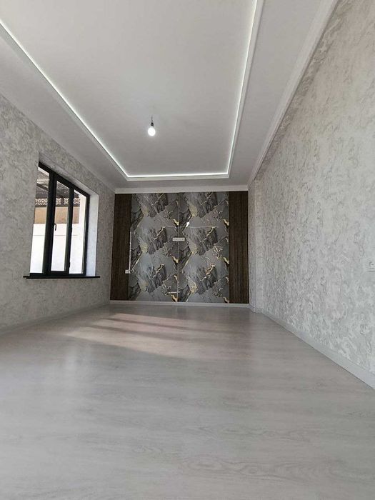 Уч Кахрамон. Постдан 4 км да.  2.5 сотик 8 хона Эвро ховли сотилади.