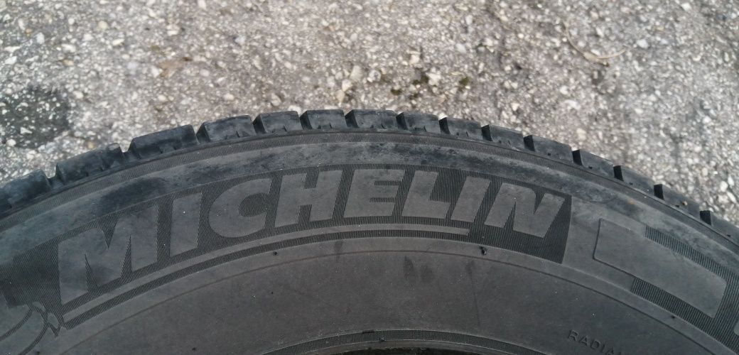Гуми 225 75 16 C Ц бусови гуми Мишелин Michelin 
4 броя
Нов внос. Не с
