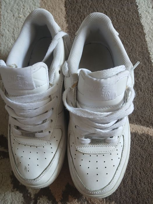 Vând adidași Nike Air Force