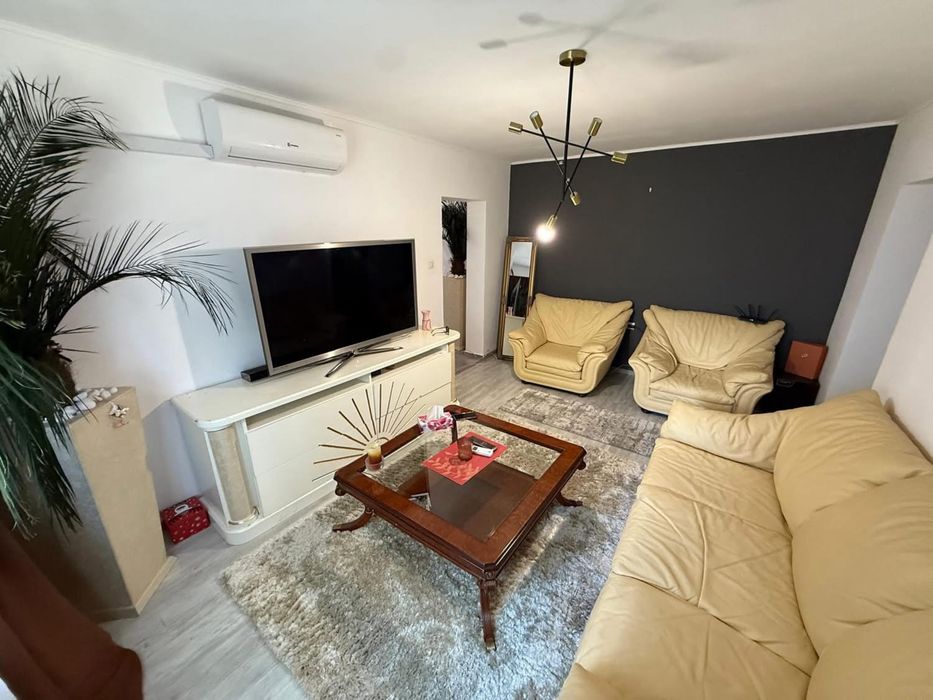 Ofer spre Vanzare Apartament 3 Camere decomandat Etaj 2 Micro 16
