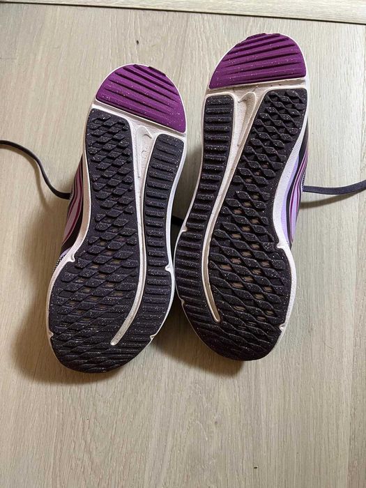 Маратонки Nike Cosmic Runner