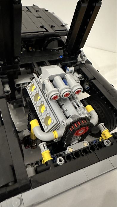 LEGO® Technic - Dom's Dodge Charger 42111, 1077 части