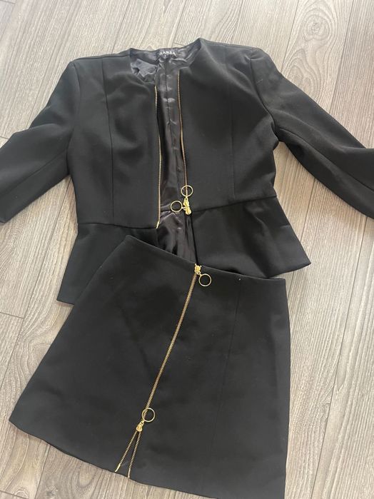 Черен костюм с пола и сако за повод