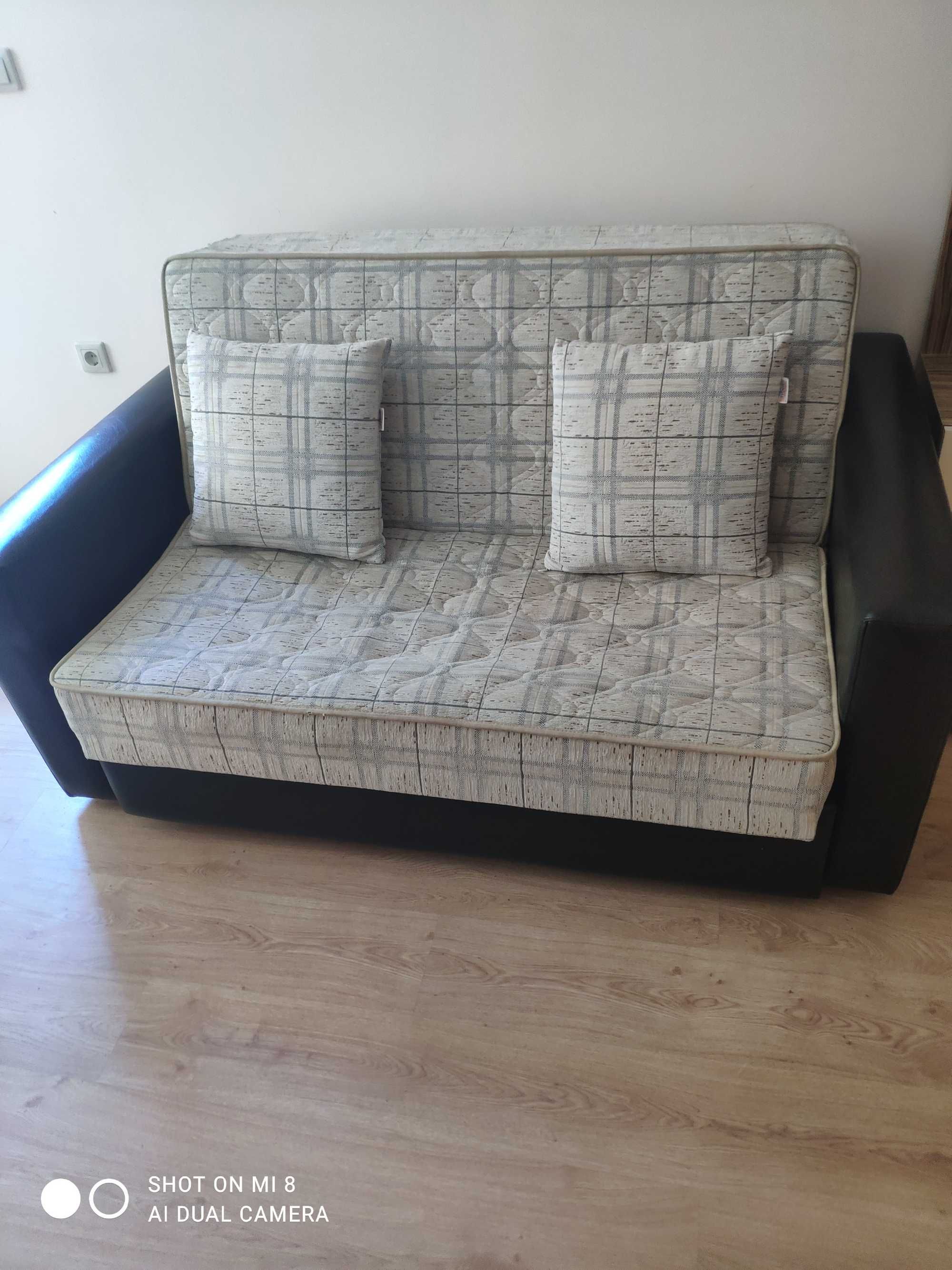 Продавам диван с "функция сън"