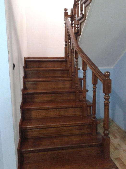 scari din lemn masiv