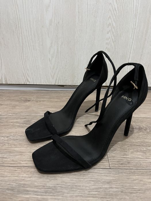 Босоножки от бренда Mango