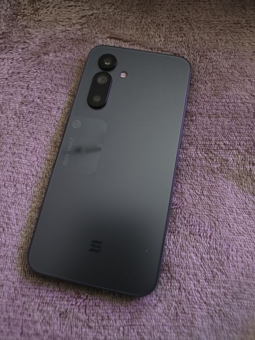 Продавам 2х Solana Seeker phone