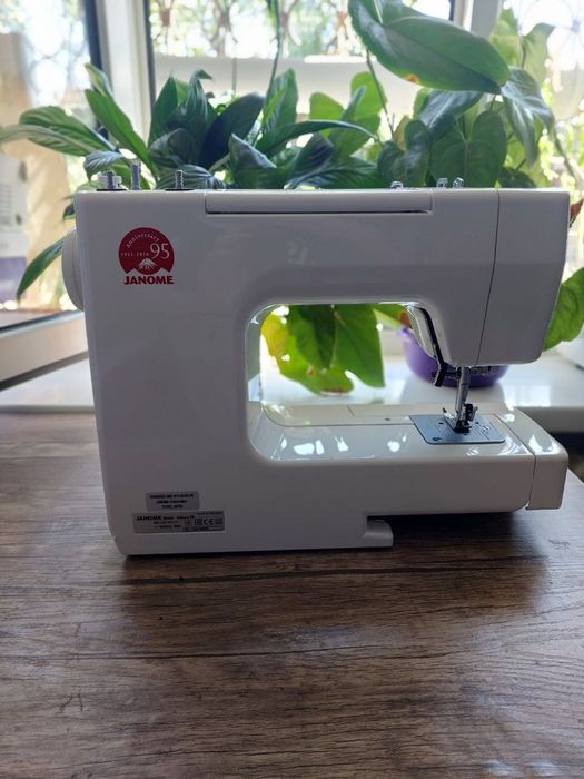 Janome to'g'ri chokli tikuv mashinasi