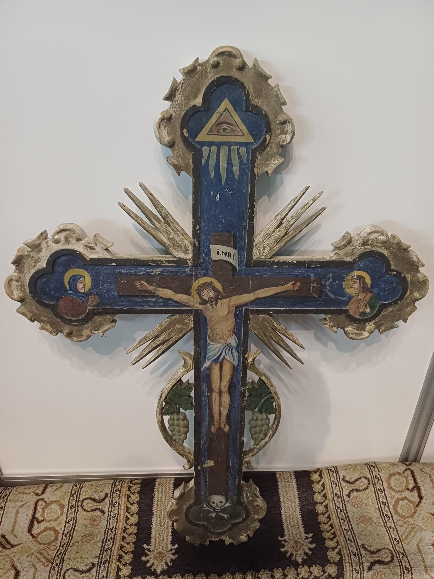 Cruce veche din lemn