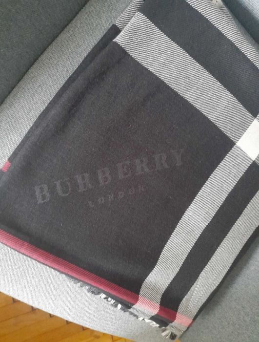 Esarfa/sal Burberry, casmir-matase,450 lei