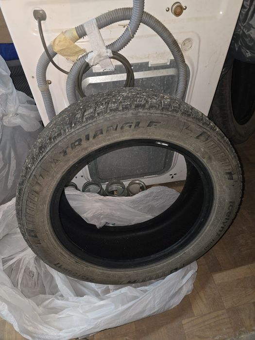 Продам резину шипы R17 Triangle IceX