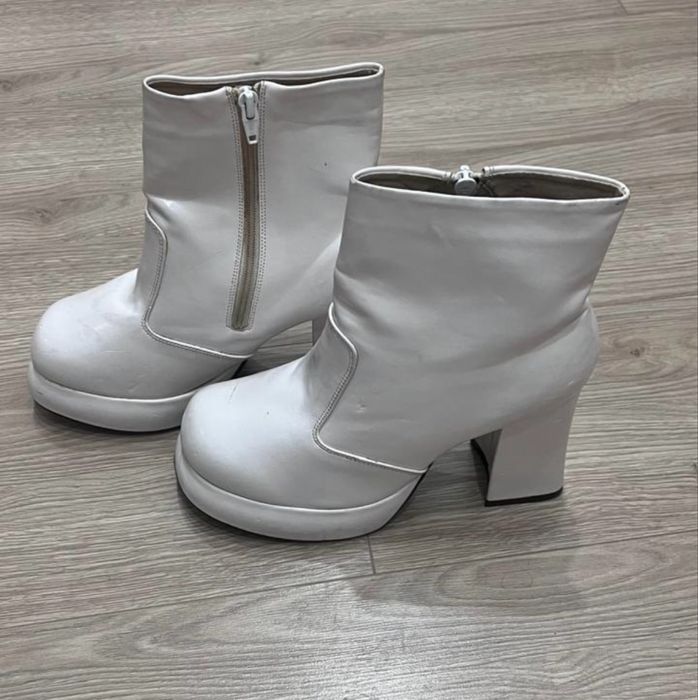 Лакированны ботильоны