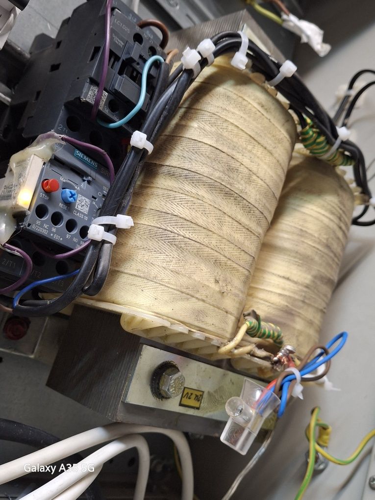 Vând un transformator de separație,de la 230v la 230v