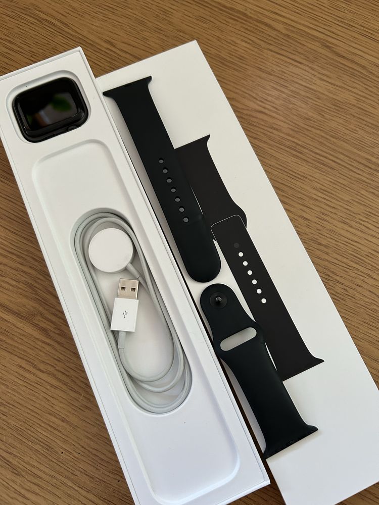 Apple Watch SE space grey