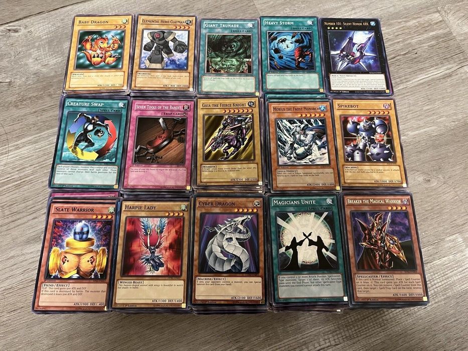 Lot mic cărți Yugioh