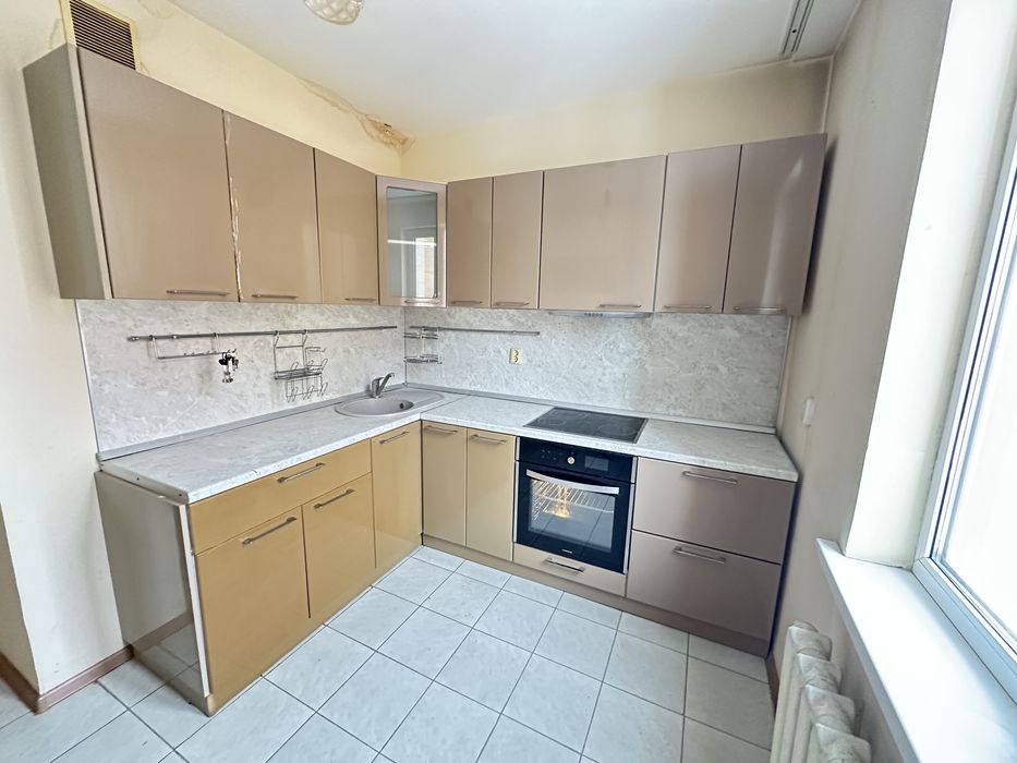 Кухонный гарнитур, комплек сервант, зеркало, прихожия, шифонер и к/с